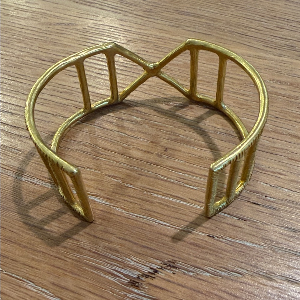 Emblem Cuff - Picture 6 of 10